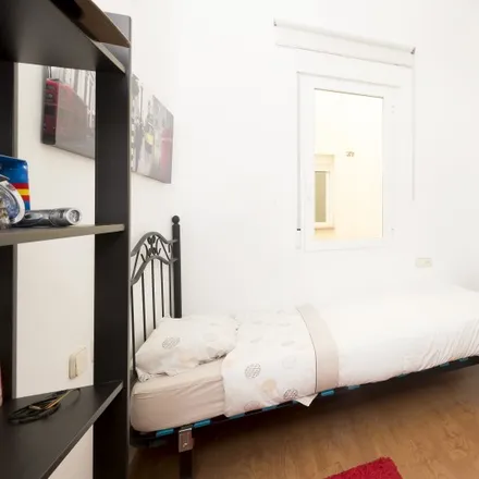 Image 1 - Ronda de Segovia, 3, 28005 Madrid, Spain - Room for rent