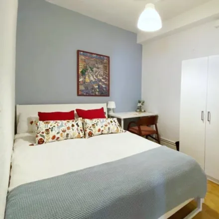 Rent this 14 bed room on Calle del Conde de Aranda in 5, 28001 Madrid