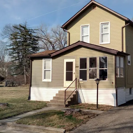 Buy this 3 bed house on 2128 Earl Avenue in Columbus, OH 43211