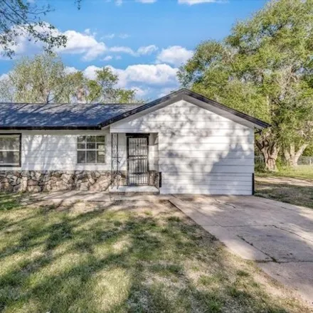 Buy this 3 bed house on 1553 North Poplar Avenue in Wichita, KS 67214