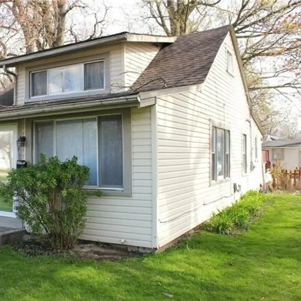 Buy this 3 bed house on 5509 Hickory Street in Mentor-on-the-Lake, OH 44060