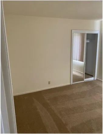 Image 3 - 19 Crestwood Drive, Daly City, CA 94015, USA - Room for rent
