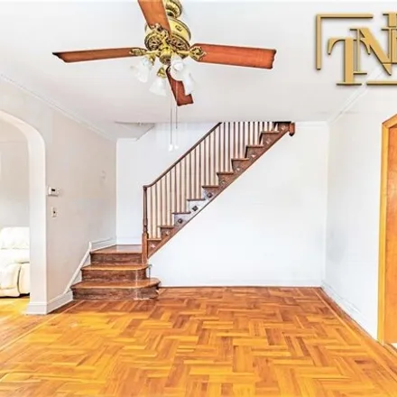 Image 4 - 3007 Avenue S, New York, NY 11229, USA - House for sale