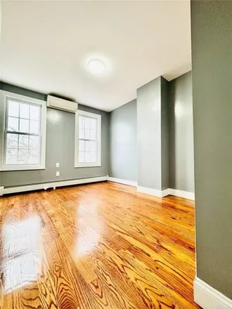 Image 7 - 32-14 98th Street, New York, NY 11369, USA - House for sale