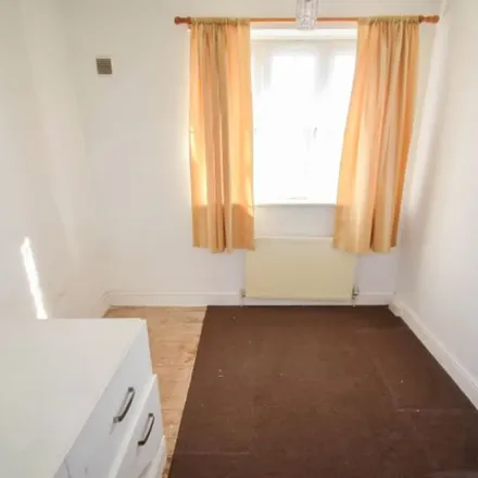 Image 4 - Cranmer Gardens, London, RM10 7TD, United Kingdom - Duplex for rent