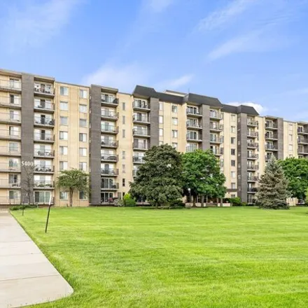 Buy this 2 bed condo on Veterans Memorial Tollway in Downers Grove, IL 60517