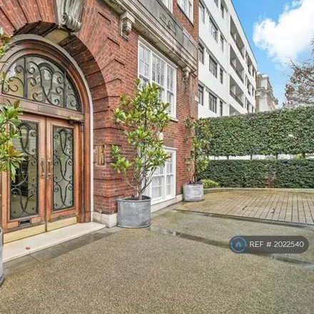 Rent this 3 bed apartment on Malvern Court in Onslow Square, London