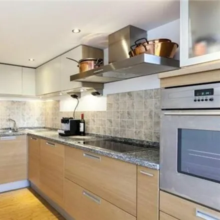 Image 4 - 36 Haselrigge Road, London, SW4 7JJ, United Kingdom - Apartment for rent