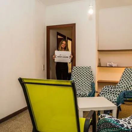 Rent this 4 bed apartment on Carrer de Verdi in 115, 08012 Barcelona