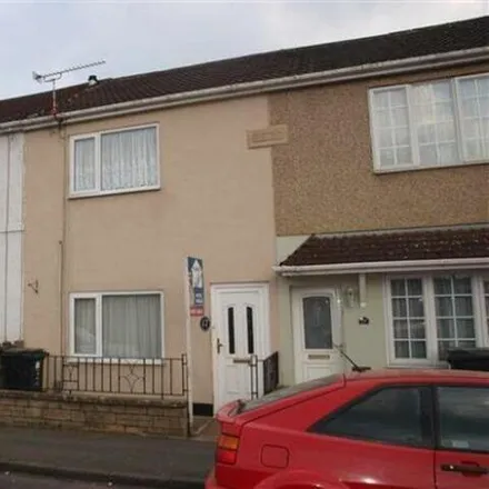 Rent this 3 bed townhouse on Hughes Street in Swindon, SN2 2HG