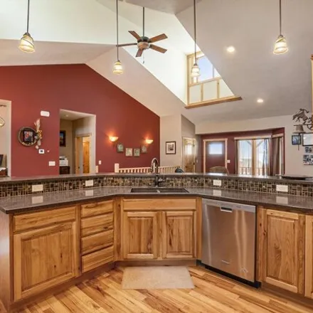 Image 4 - 1198 Laura Lee Court, Madison, SD 57042, USA - House for sale