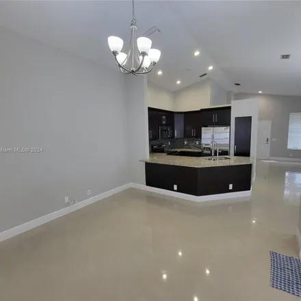 Image 4 - 928 Falling Water Road, Weston, FL 33326, USA - House for rent