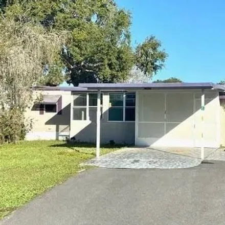 Buy this studio apartment on 3334 East Dean Street in Lake County, FL 34788