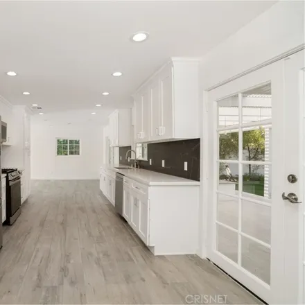 Image 9 - 23085 Erwin Street, Los Angeles, CA 91367, USA - House for rent