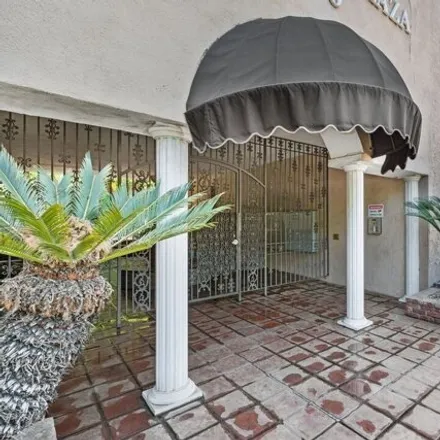 Image 3 - 11600 Chayote Street, Los Angeles, CA 90049, USA - Condo for sale