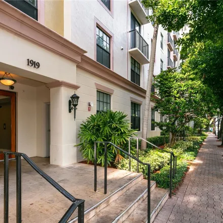 Rent this 1 bed condo on 1919 Van Buren Street