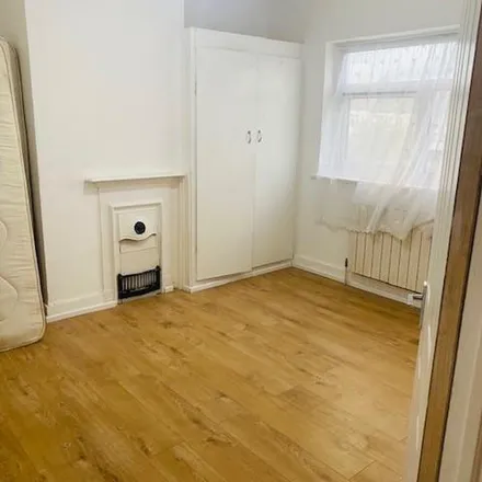 Rent this 3 bed apartment on Downhills Way in London, N17 6BG