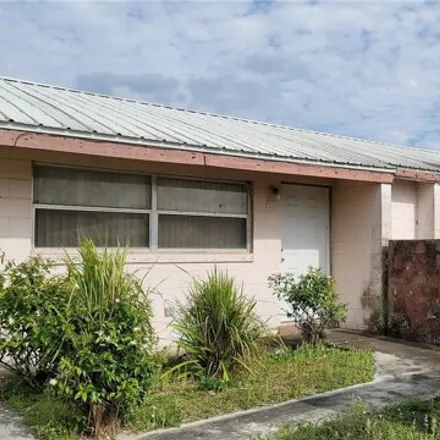 Buy this 3 bed house on 99 Queens Court in Polk County, FL 33843