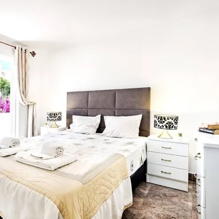 Rent this 3 bed townhouse on 8200-001 Distrito de Évora