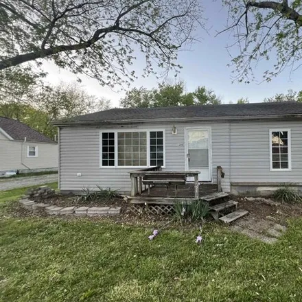 Buy this 2 bed house on 218 North Fozzard Street in Marion, IL 62959