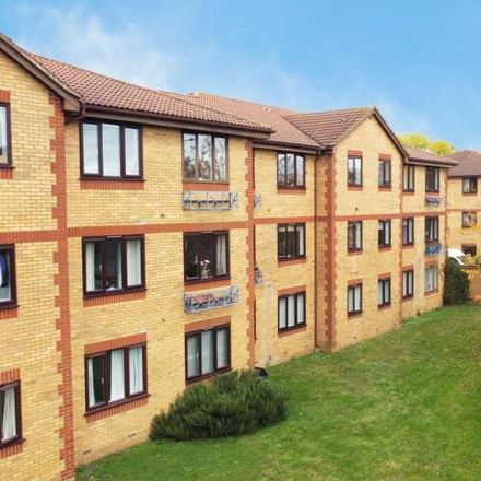 Rent this 2 bed apartment on Kinnaird Close in Slough, SL6 0PQ