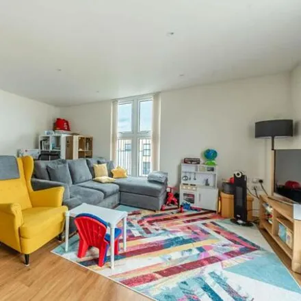 Image 2 - Carnarvon Court, Howard Road, London, HA7 1FZ, United Kingdom - Apartment for sale