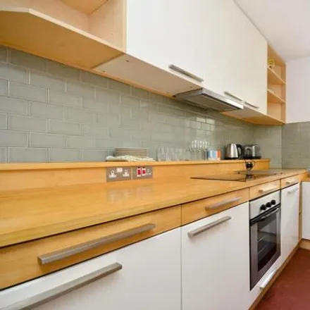 Image 3 - Peters Court, Bayswater, London, W2 - Apartment for sale