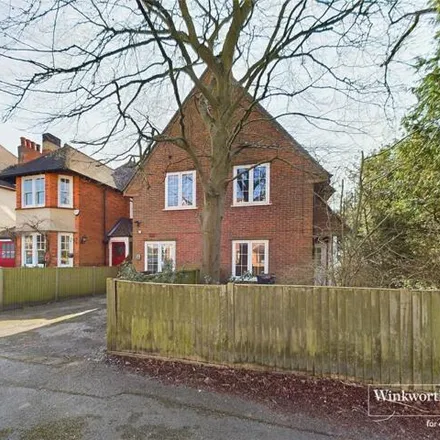 Rent this 4 bed townhouse on 2 Warwick Road in Reading, RG2 7AX