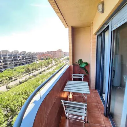 Rent this 4 bed apartment on Carrer de Benifairó de les Valls in 7, 46015 Valencia