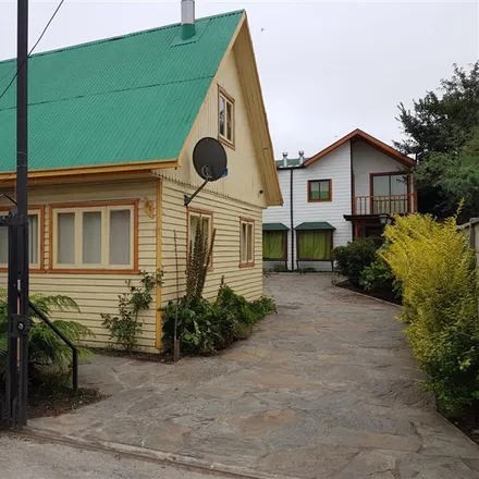 Rent this 3 bed house on Pasaje Central 1160 in 493 0611 Villarrica, Chile