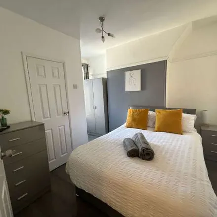 Rent this 6 bed apartment on Longmoor Community Primary School in Hall Lane, Liverpool