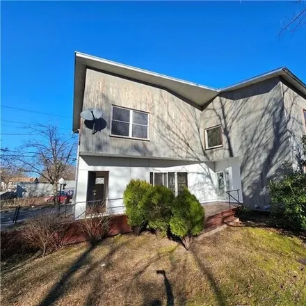 Rent this 3 bed townhouse on Goffe Street in New Haven, CT 06511