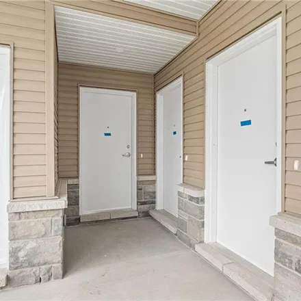 Image 5 - 1704 Belcourt Boulevard, Ottawa, ON K1C 1J4, Canada - Apartment for rent