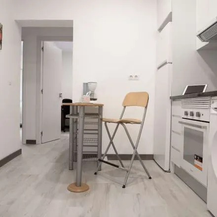 Image 6 - Calle de Antonio Salvador, 64, 28026 Madrid, Spain - Apartment for rent