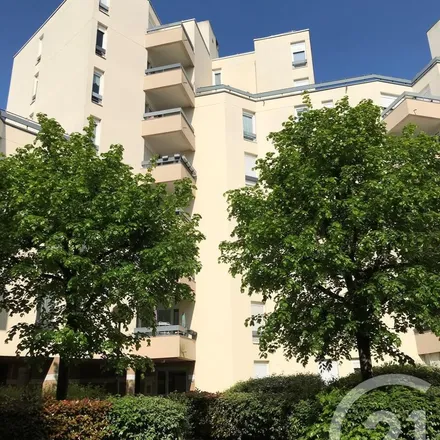 Rent this 3 bed apartment on 96 Rue du Fortin in 78180 Montigny-le-Bretonneux, France