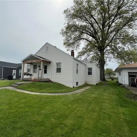 Buy this 3 bed house on 2135 Marion Avenue in Zanesville, OH 43701