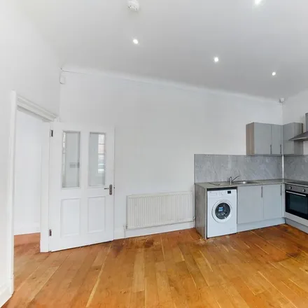 Rent this 3 bed apartment on Frontier Support / Buzz Hub in 96d South End, London
