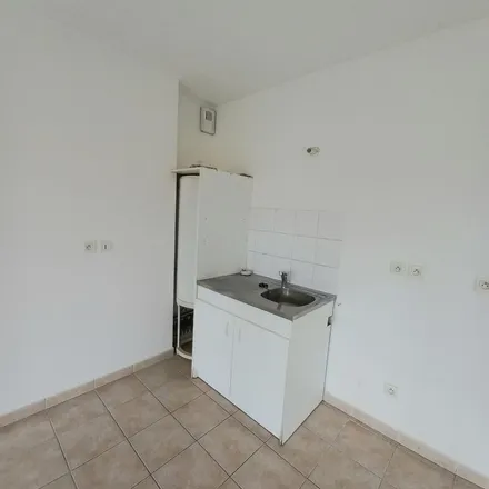 Rent this 2 bed apartment on Chemin des Lonnes in 13160 Châteaurenard, France