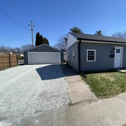 Buy this 2 bed house on 1966 Madison Avenue in Burlington, IA 52601