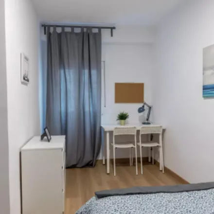 Rent this 5 bed room on Carrer de Bilbao in 36, 46019 Valencia