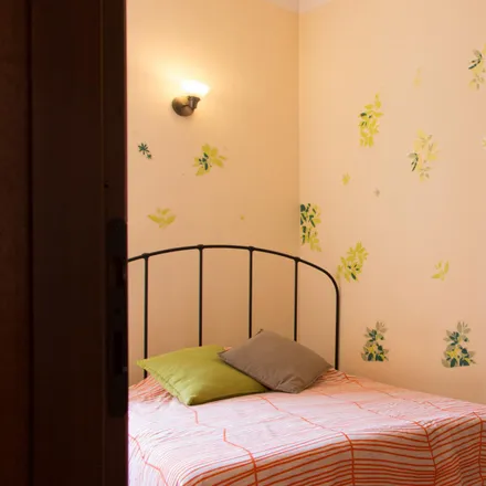 Rent this 2 bed room on Hotel Trento in Via privata Paolo dal Pozzo Toscanelli, 4
