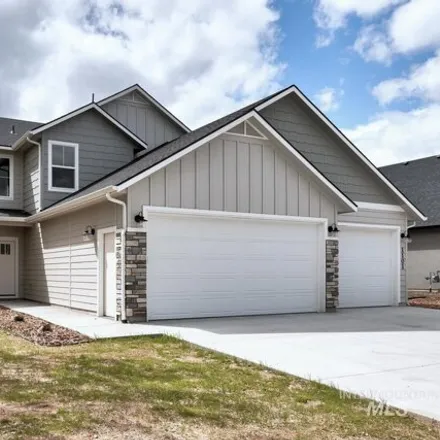 Buy this 5 bed house on Blaine Avenue in Nampa, ID 83686