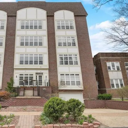 Buy this 3 bed condo on 6404 Cates Avenue in University City, MO 63130