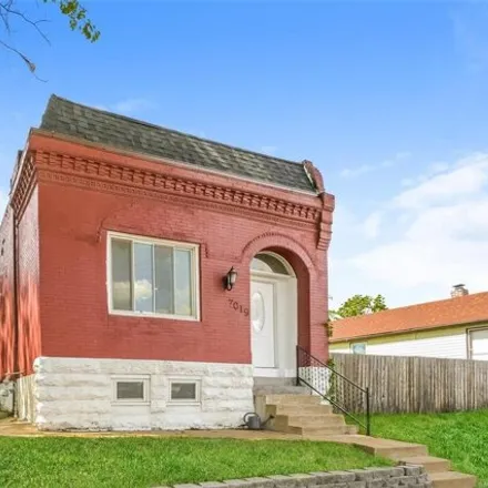 Buy this 3 bed house on 6928 Minnesota Avenue in St. Louis, MO 63111
