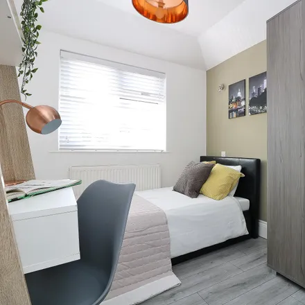Image 2 - Taylor's Green, London, United Kingdom - Room for rent