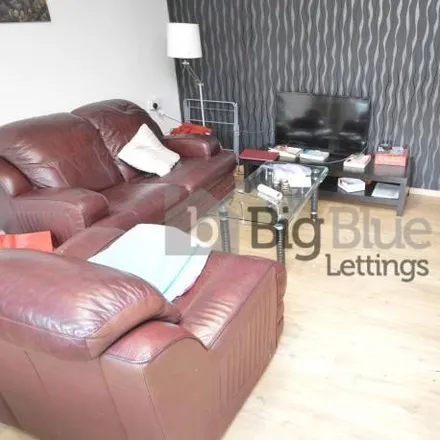 Image 2 - The Poplars, Leeds, LS6 2AT, United Kingdom - Townhouse for rent