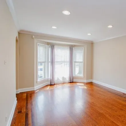 Image 6 - 6552 West Devon Avenue, Chicago, IL 60631, USA - House for sale