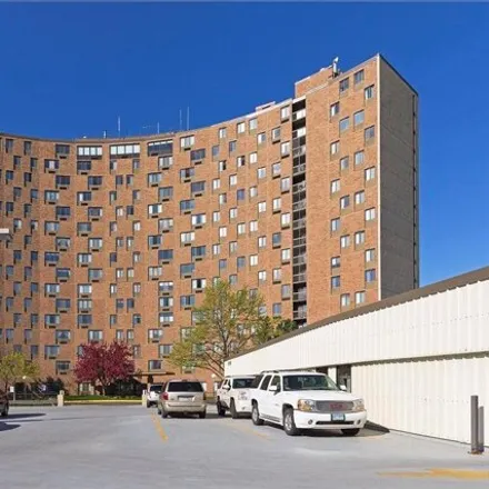 Buy this 2 bed condo on Saint Clair Avenue in Saint Paul, MN 55105