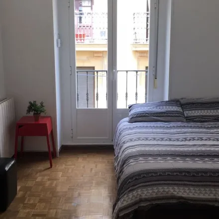 Rent this 6 bed room on Madrid in Calle de Santa Isabel, 33