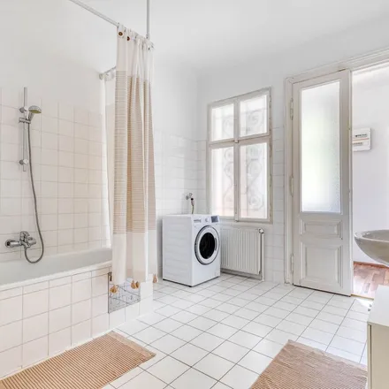 Rent this 3 bed apartment on Messenhausergasse 3 in 1030 Vienna, Austria